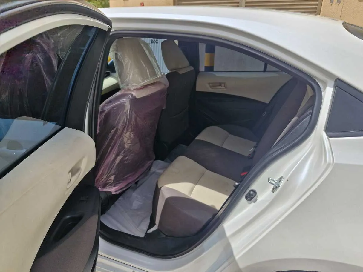 Car image 13