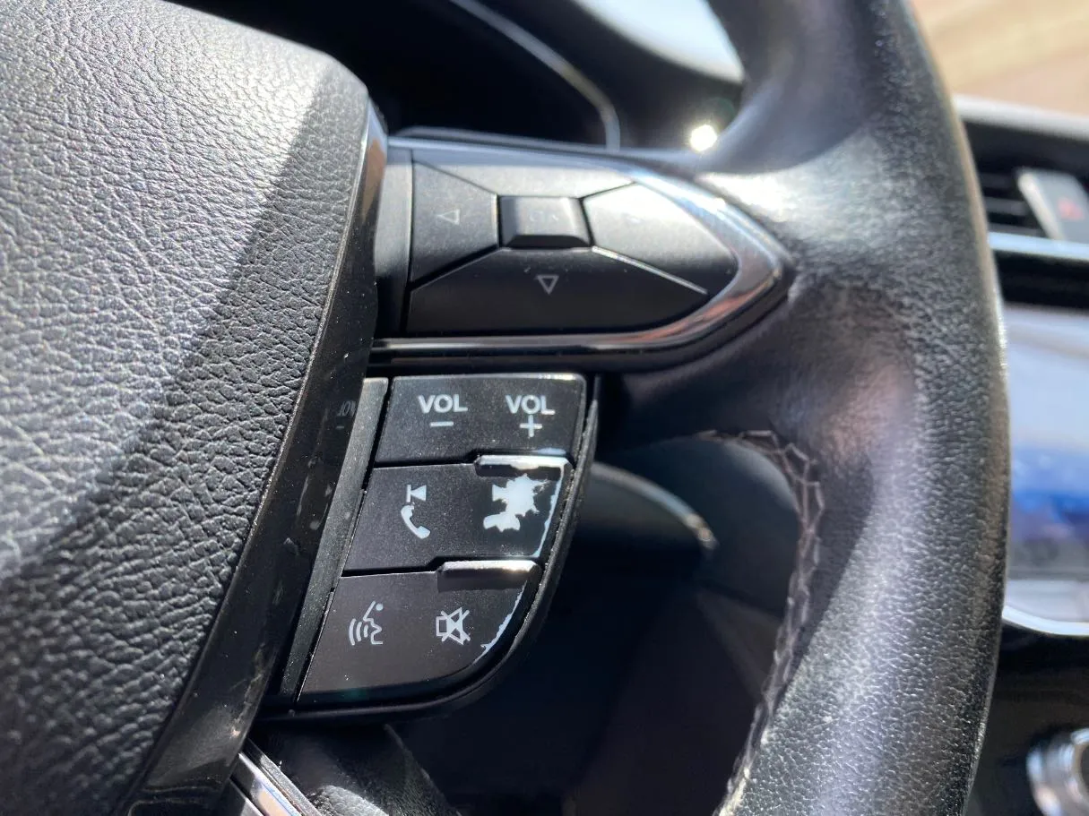 Car image 30