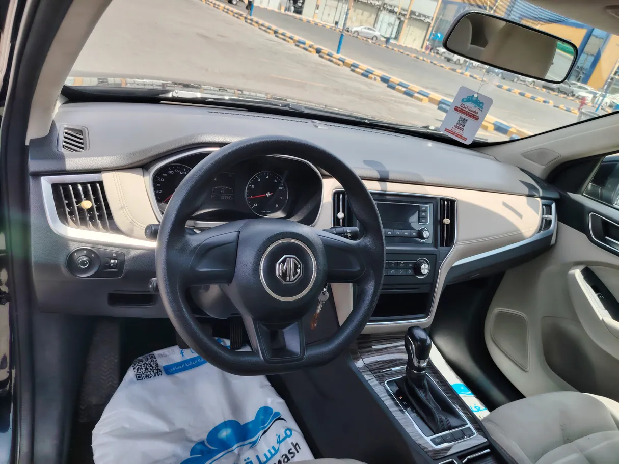 Car image 13