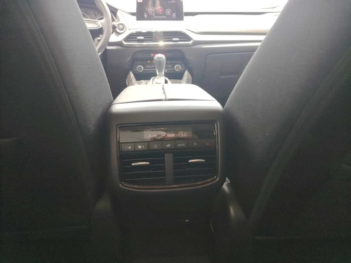 Car image 28