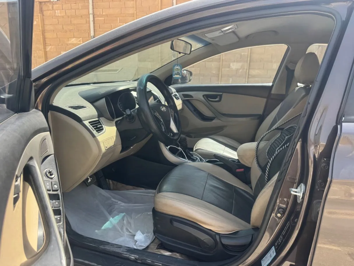 Car image 12