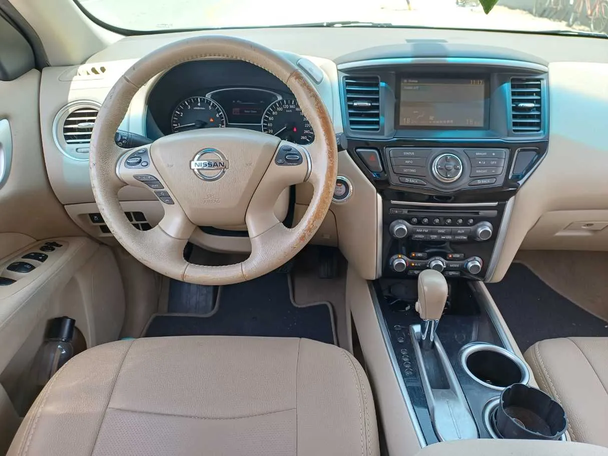 Car image 16