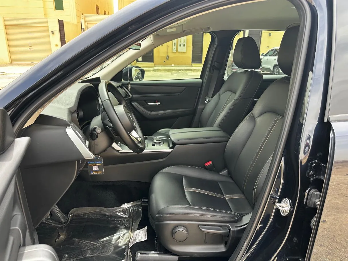 Car image 12