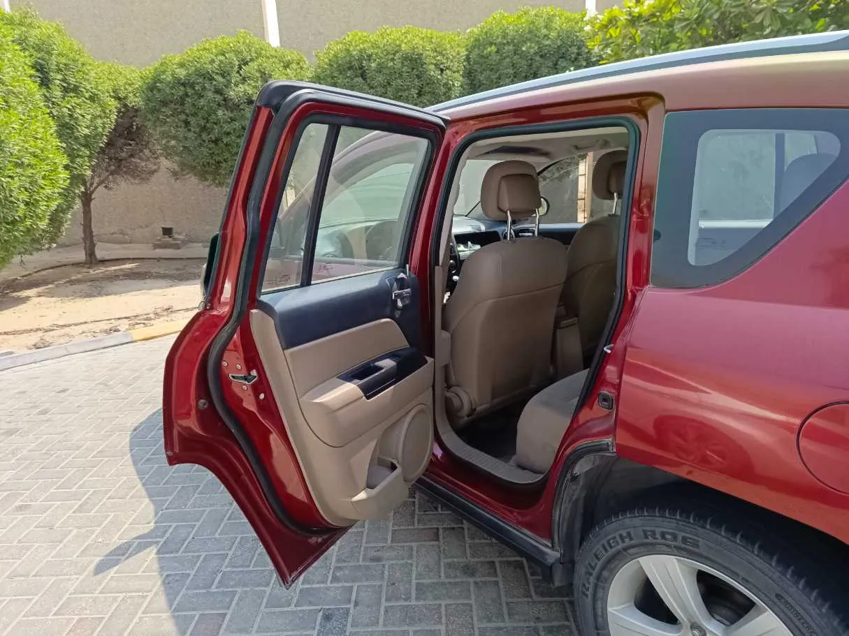 Car image 14