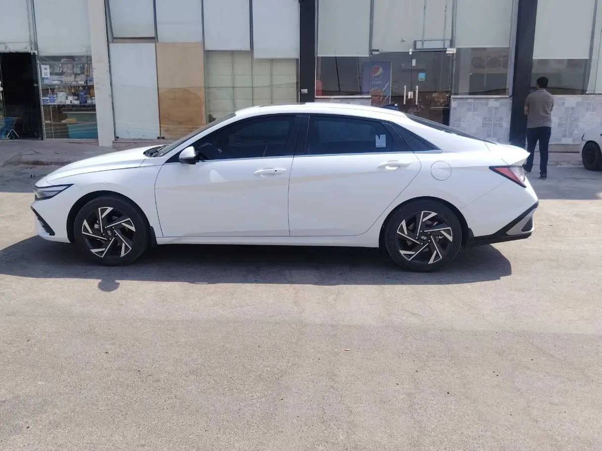 Car image 8