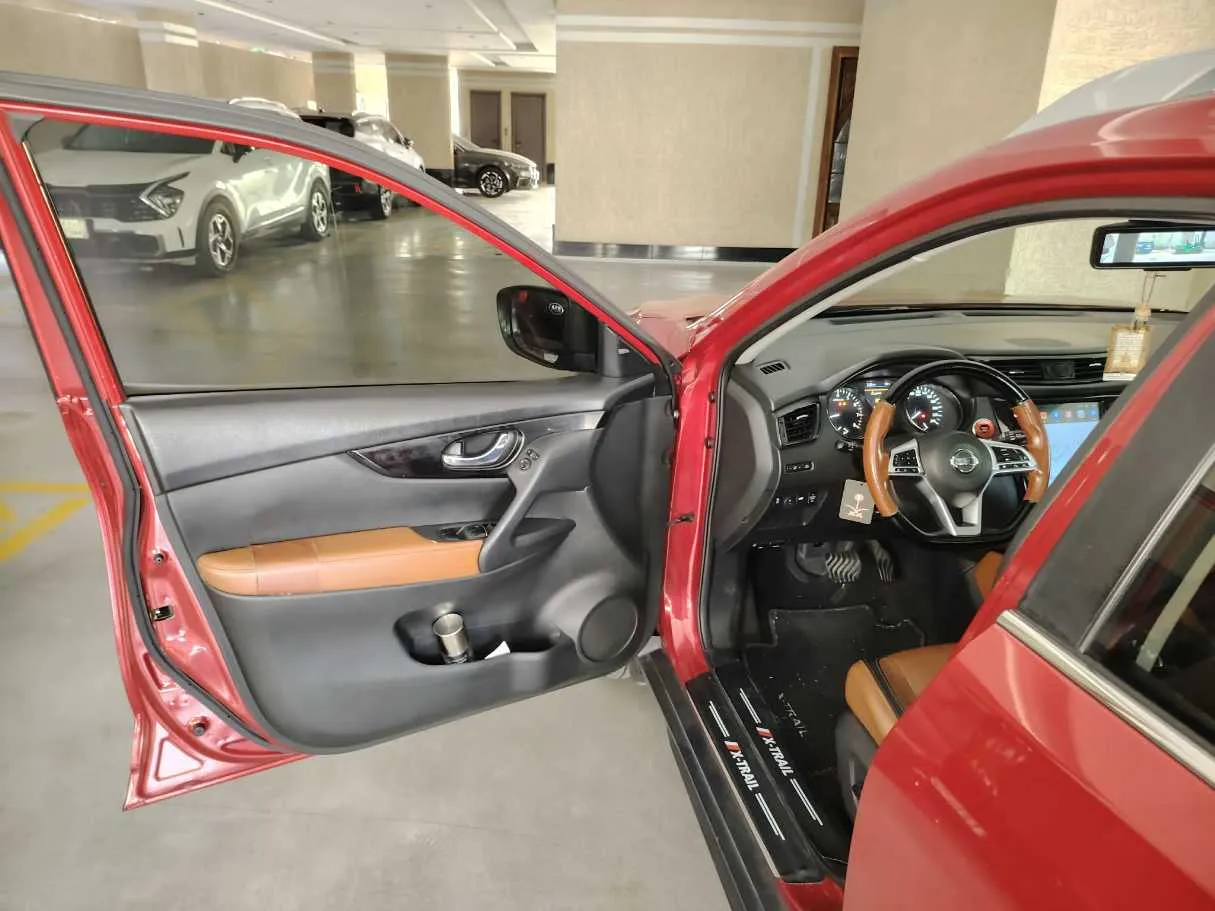 Car image 11