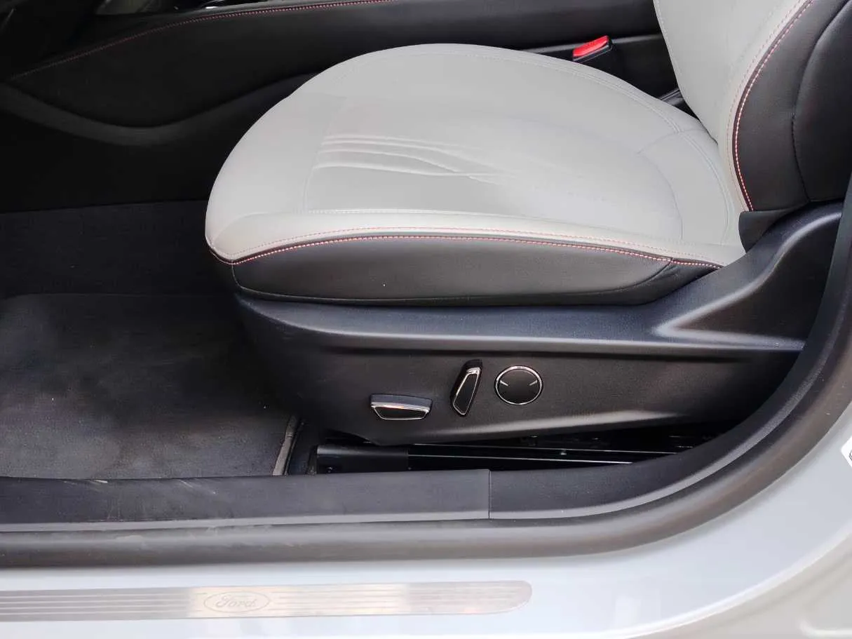 Car image 29