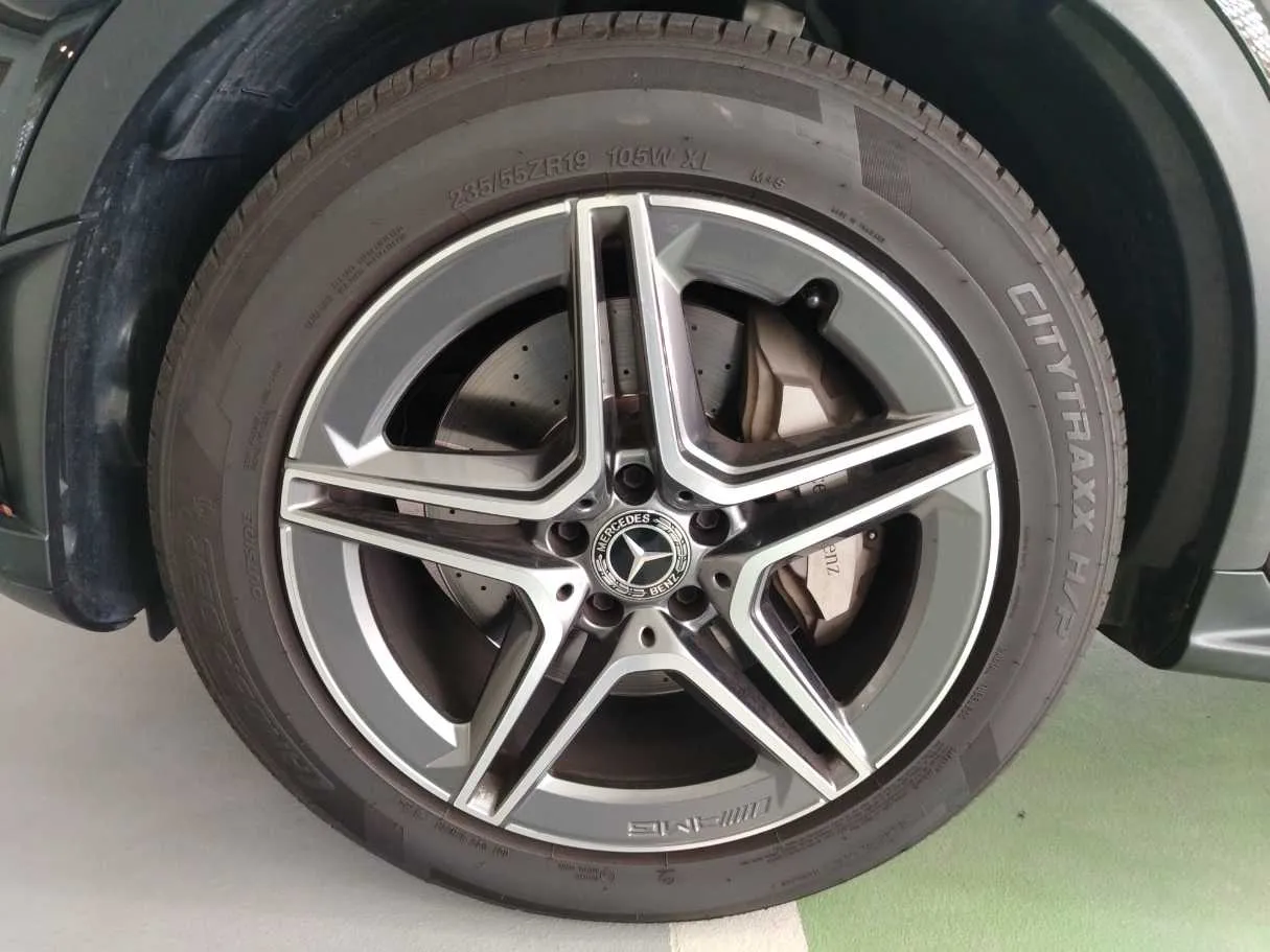 Car image 11