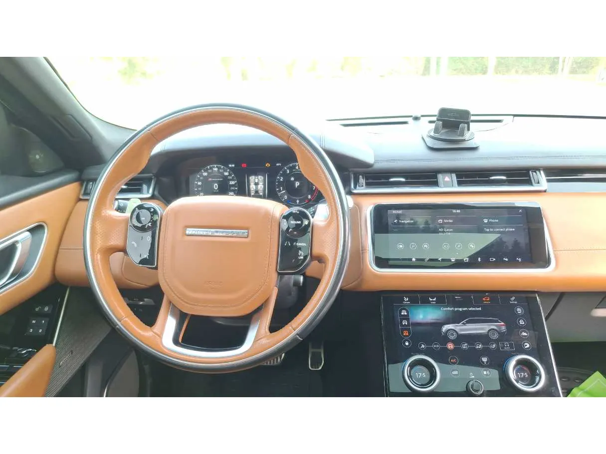 Car image 17