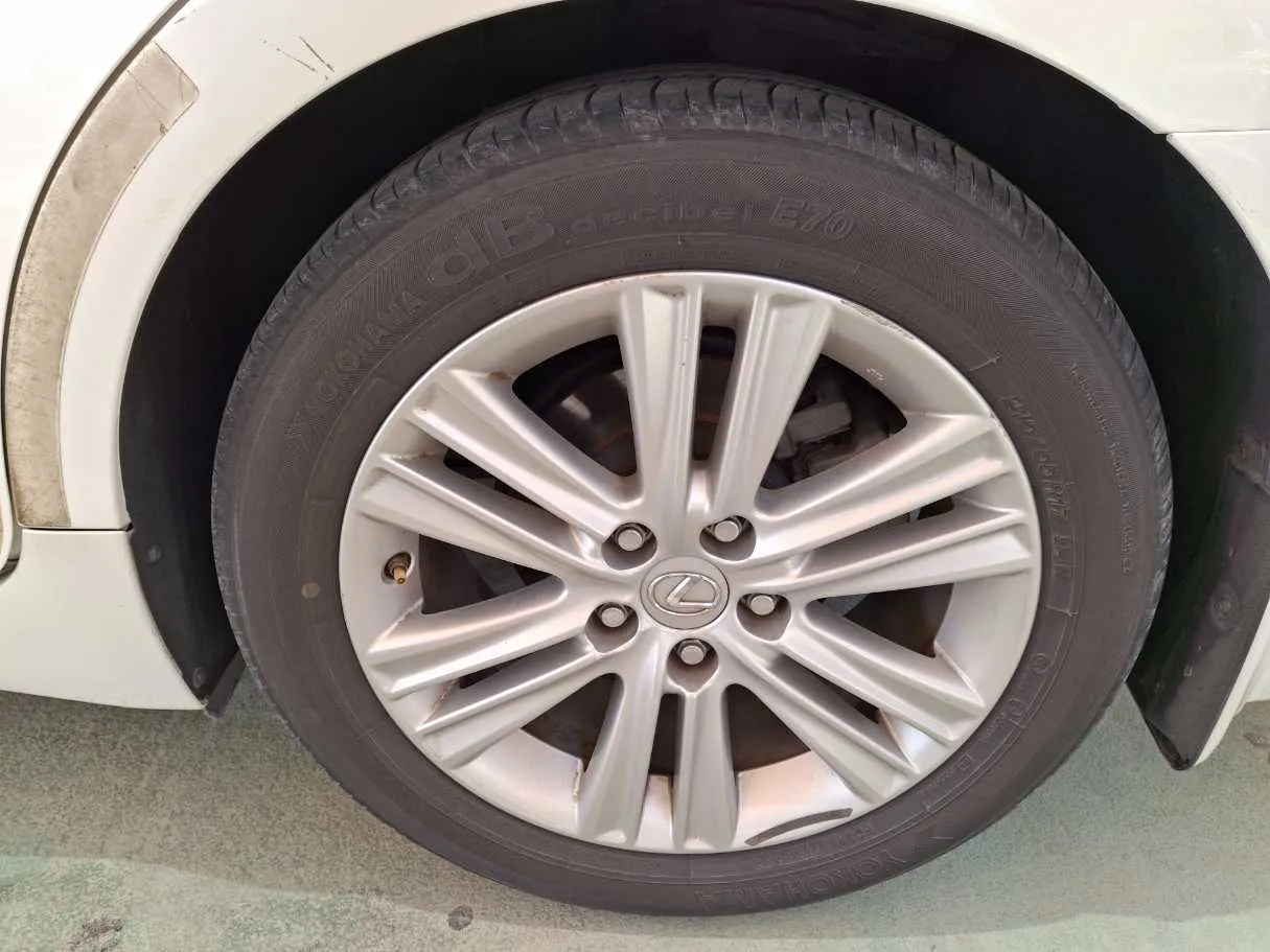 Car image 9