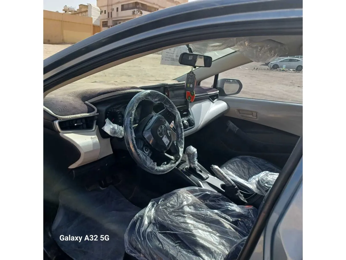 Car image 12