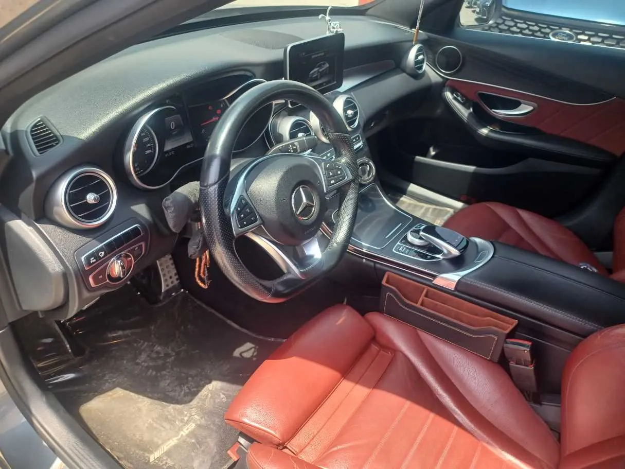Car image 12