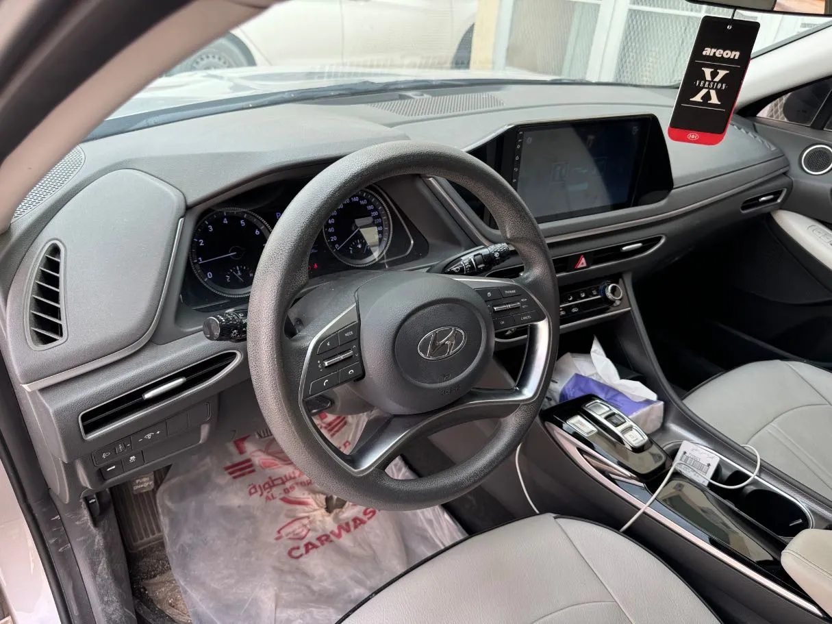 Car image 10