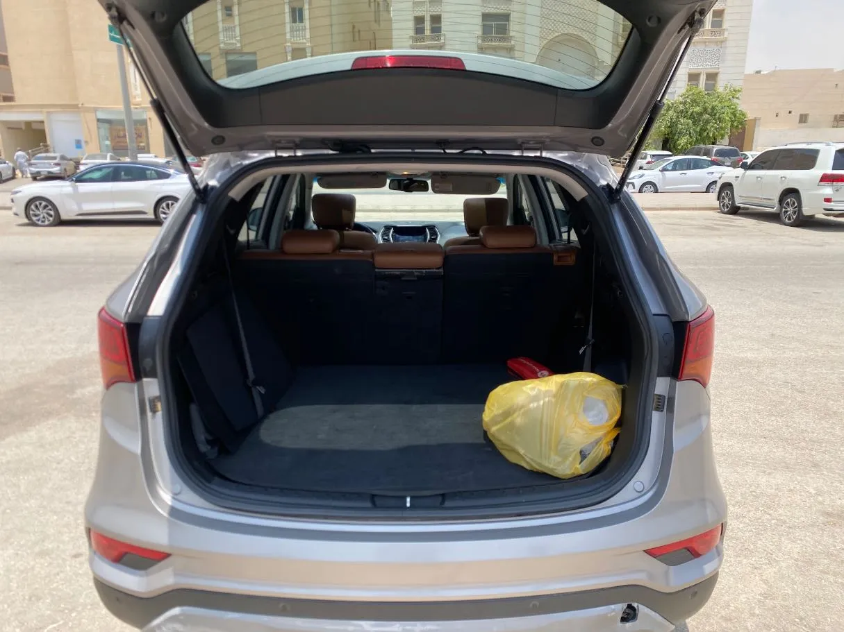 Car image 19