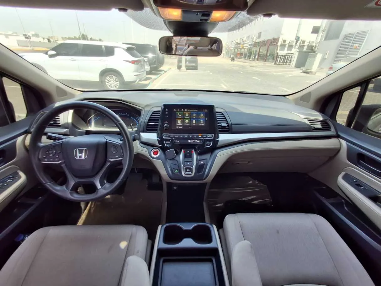 Car image 16