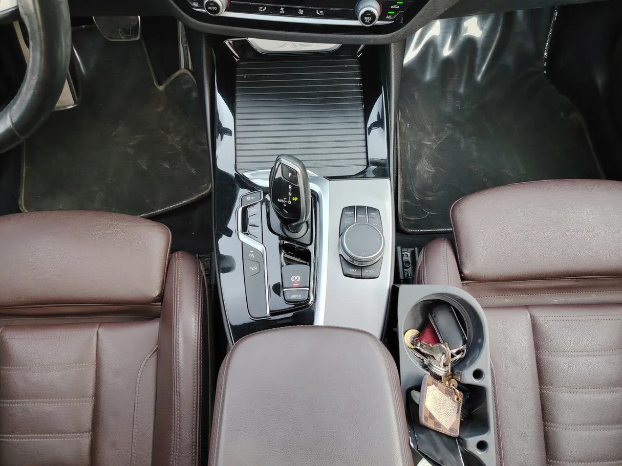Car image 21