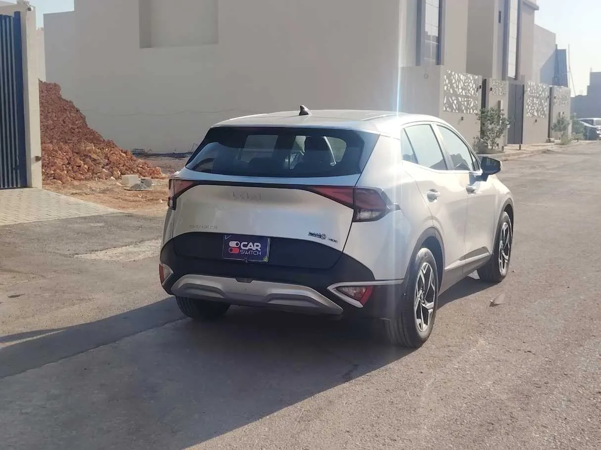 Car image 5