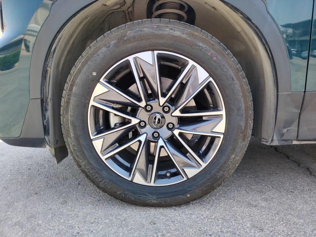Car image 10
