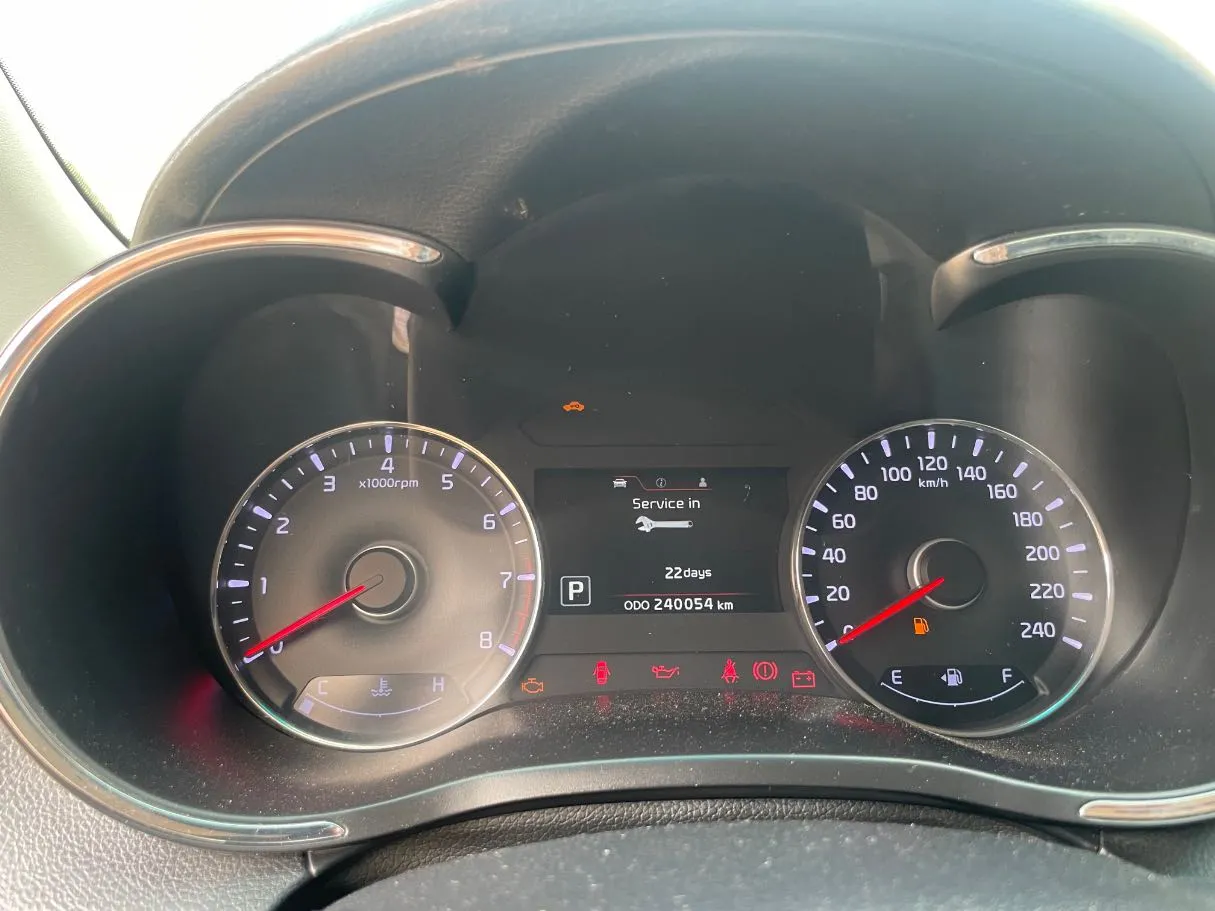 Car image 14