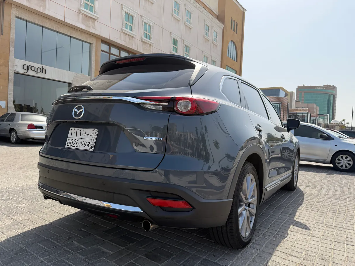 Car image 3