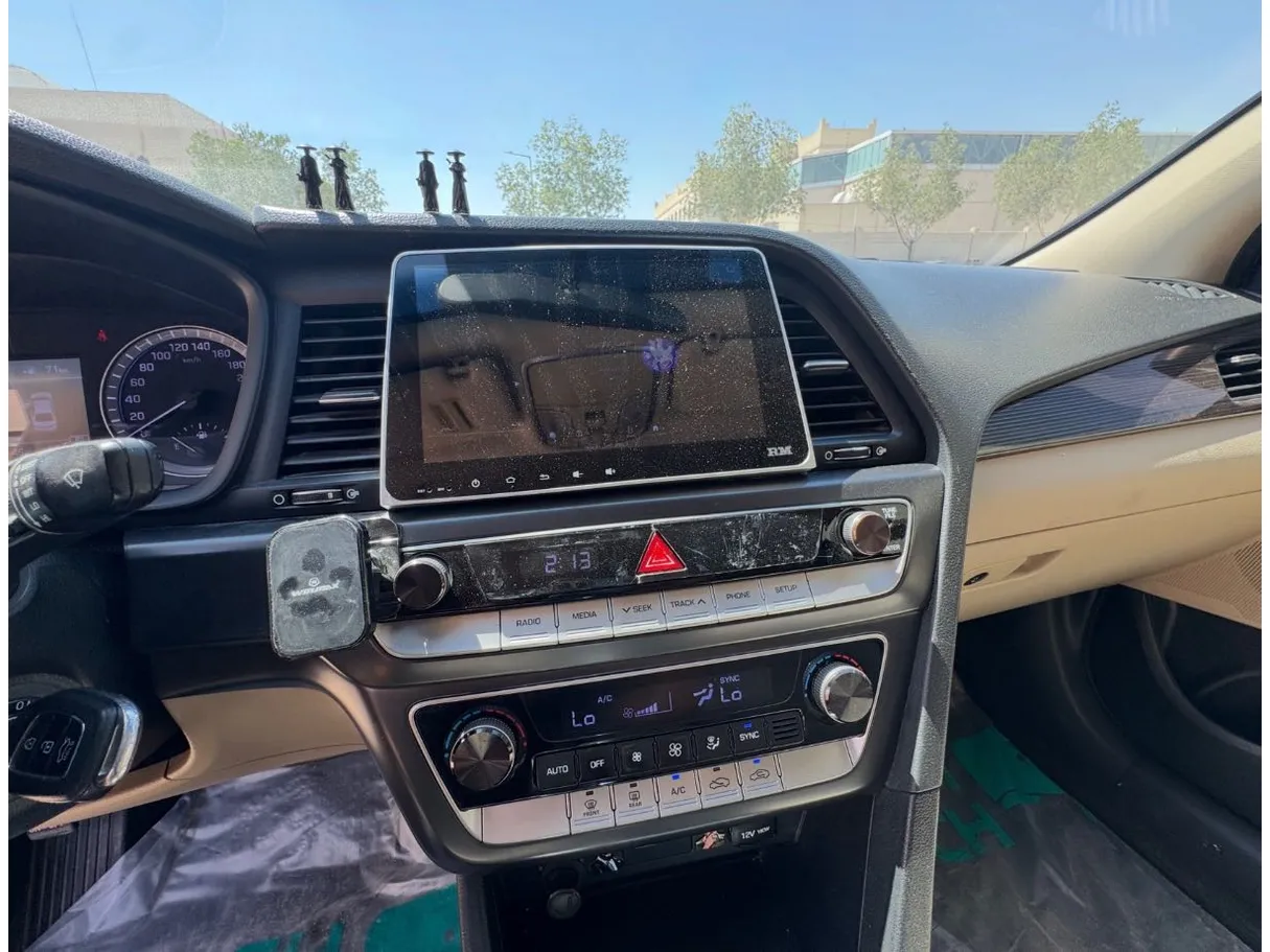 Car image 17