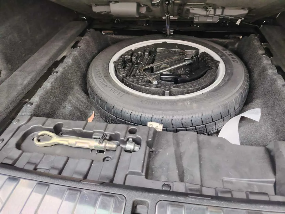 Car image 47