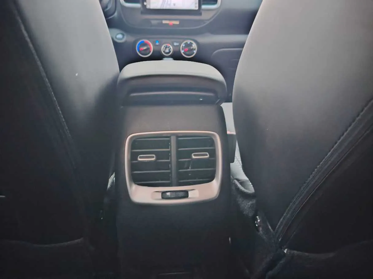 Car image 27