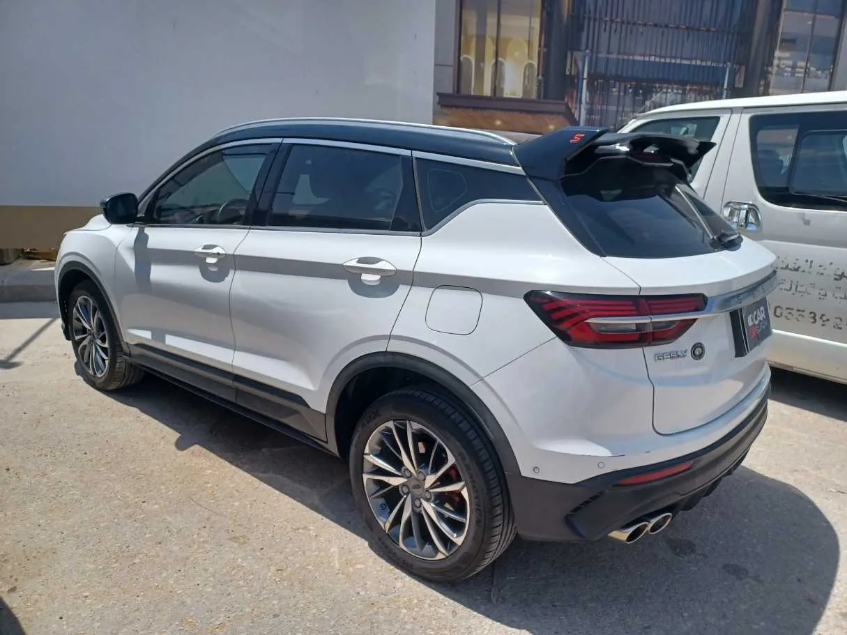 Car image 8