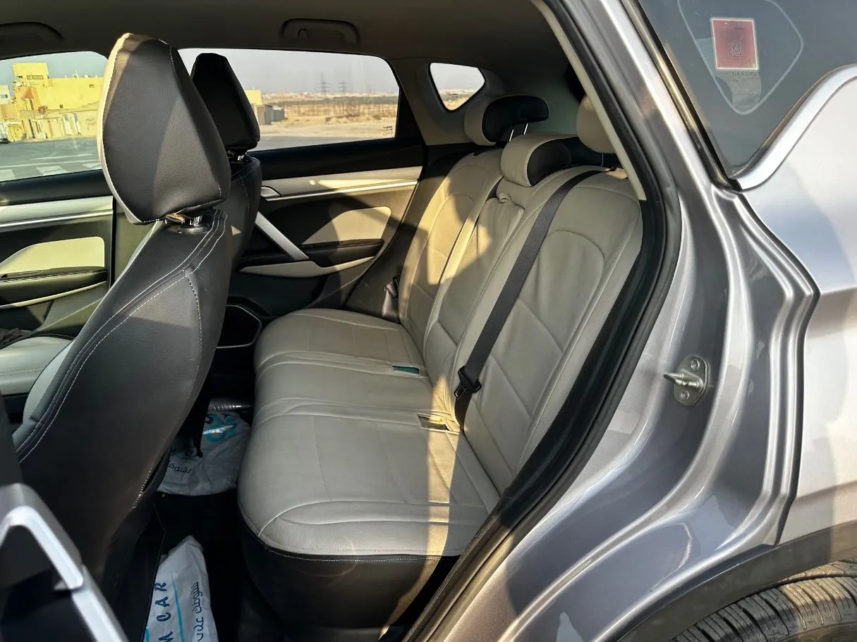 Car image 13
