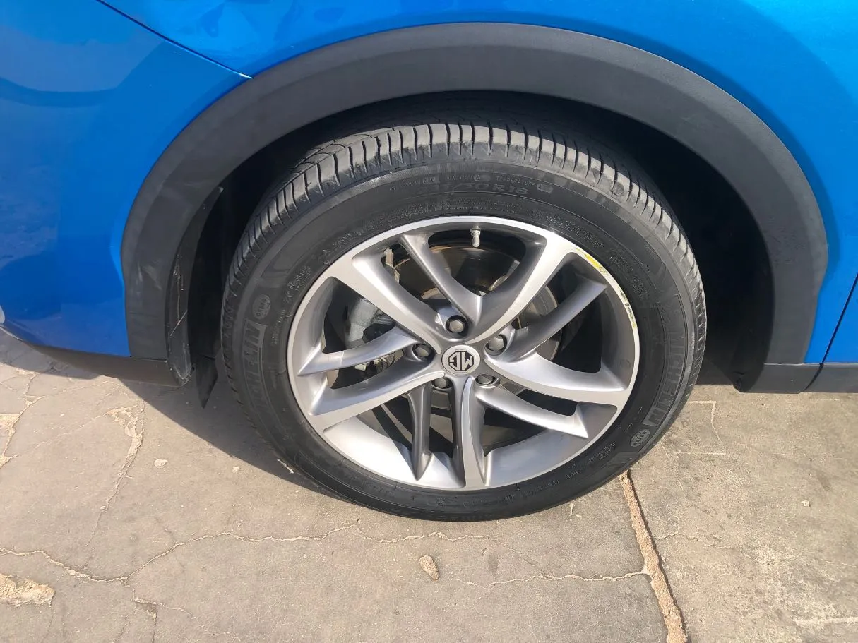 Car image 10