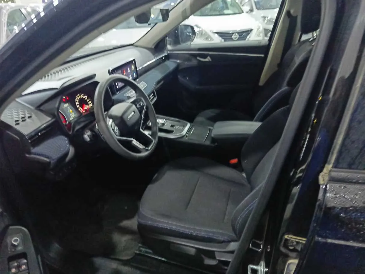 Car image 10