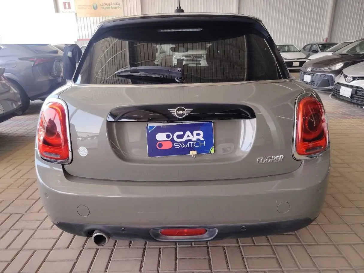 Car image 6