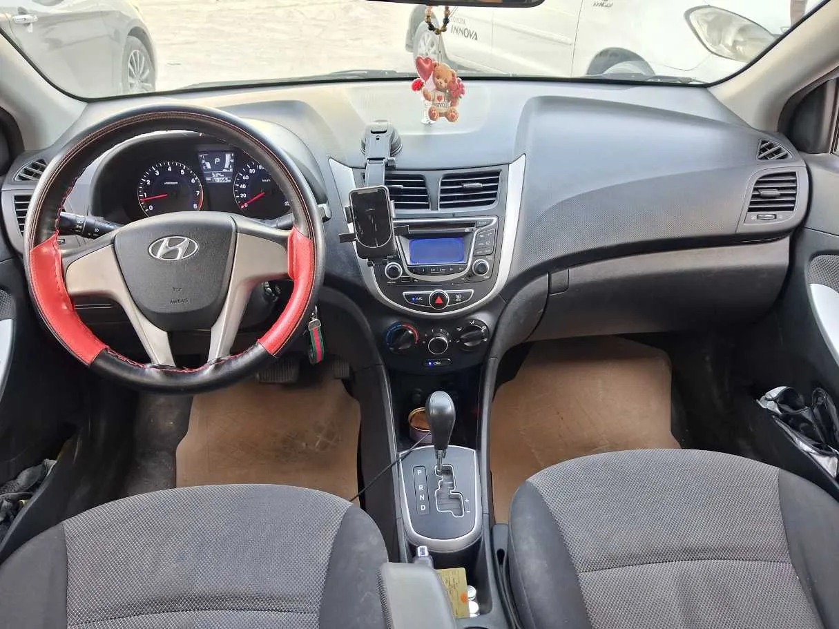 Car image 16
