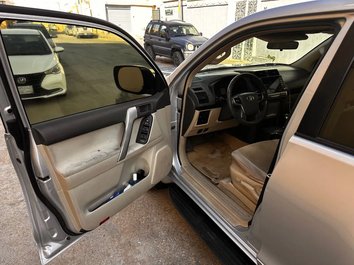 Car image 11