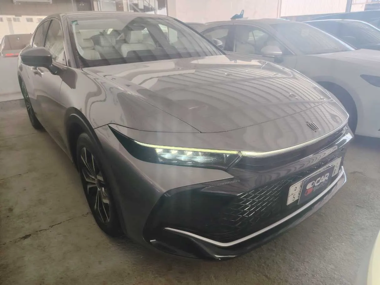 Car image 4