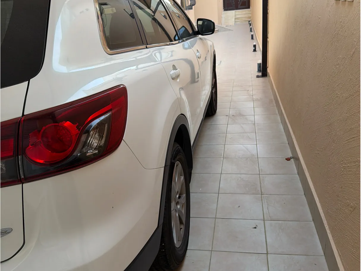 Car image 10