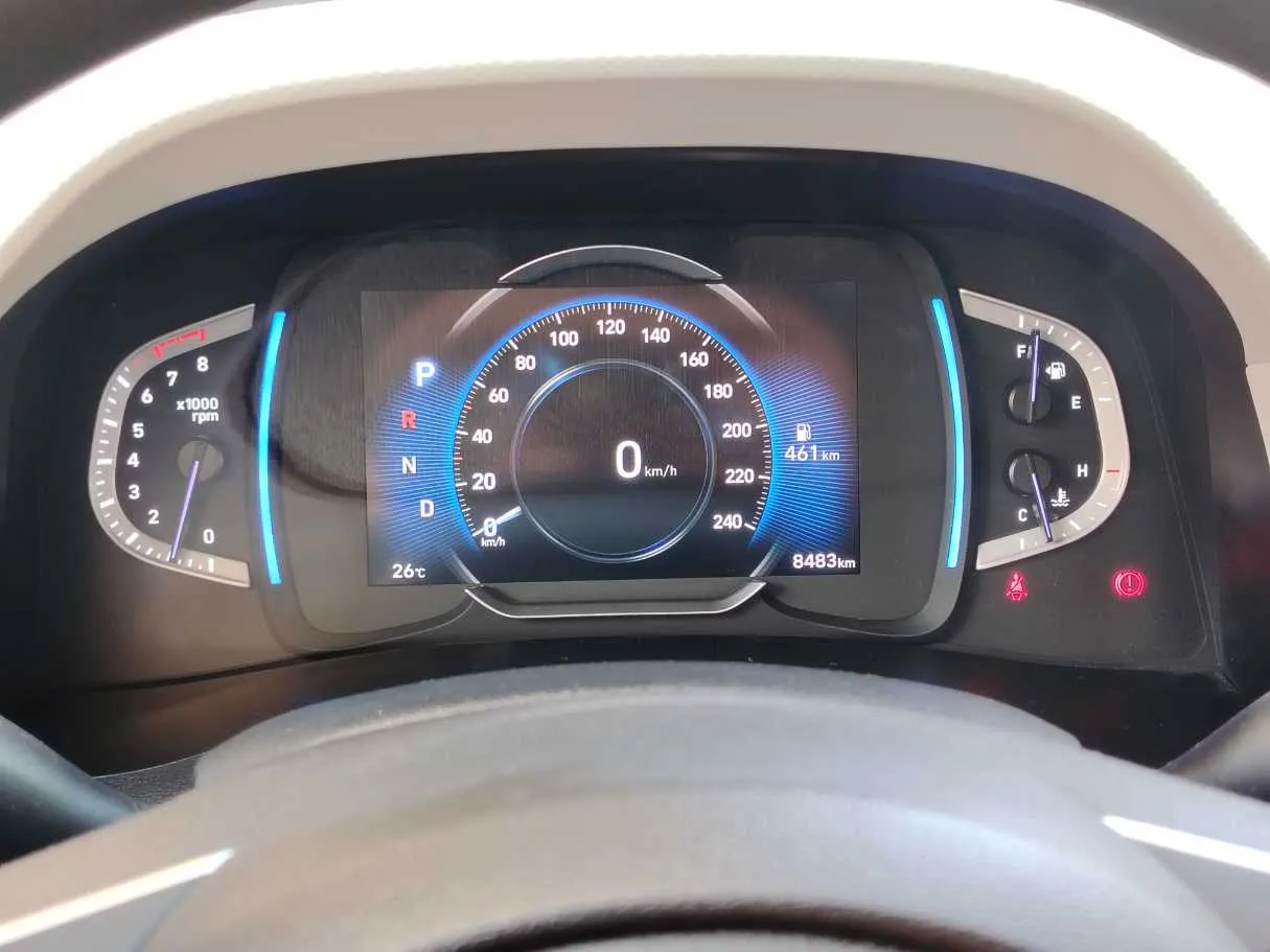 Car image 24