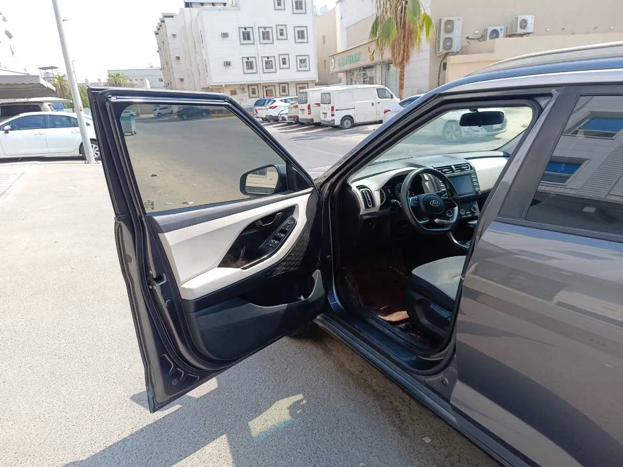 Car image 12