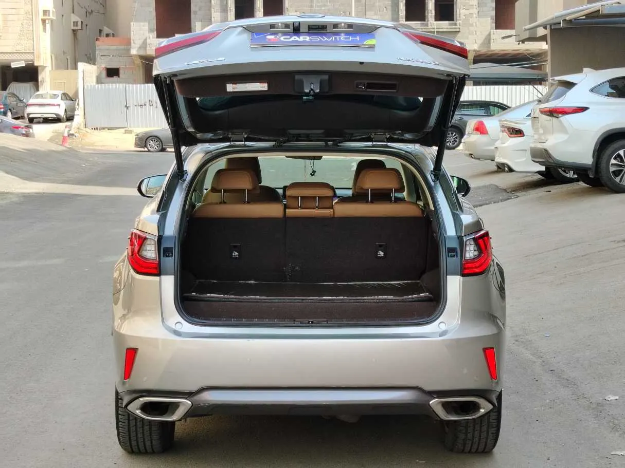 Car image 26