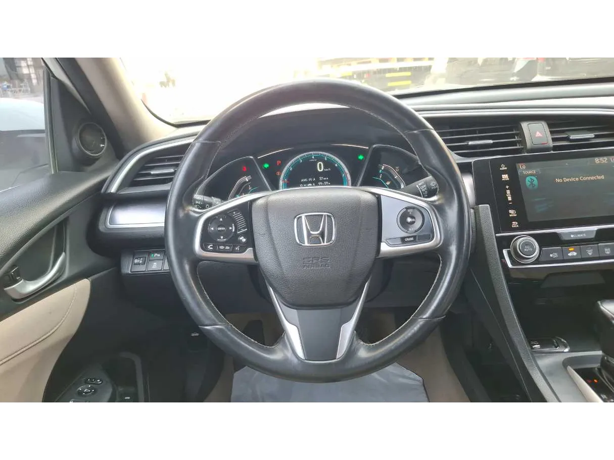 Car image 14