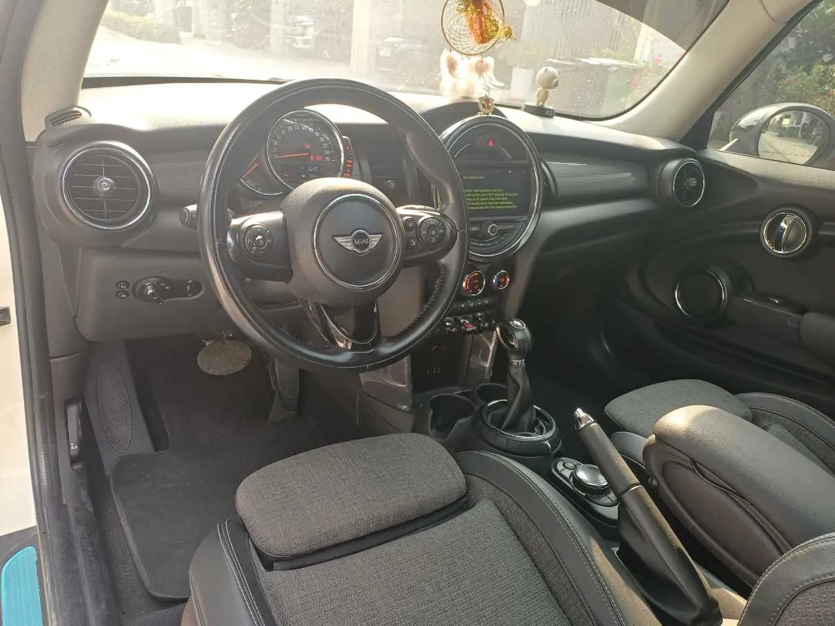 Car image 11