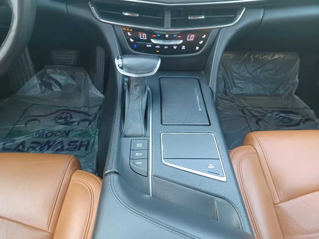 Car image 15