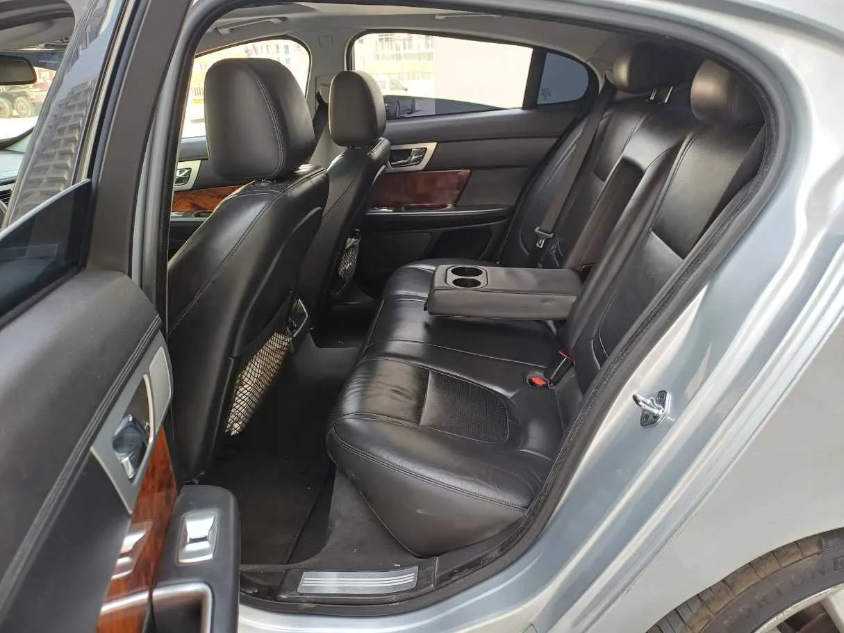 Car image 13