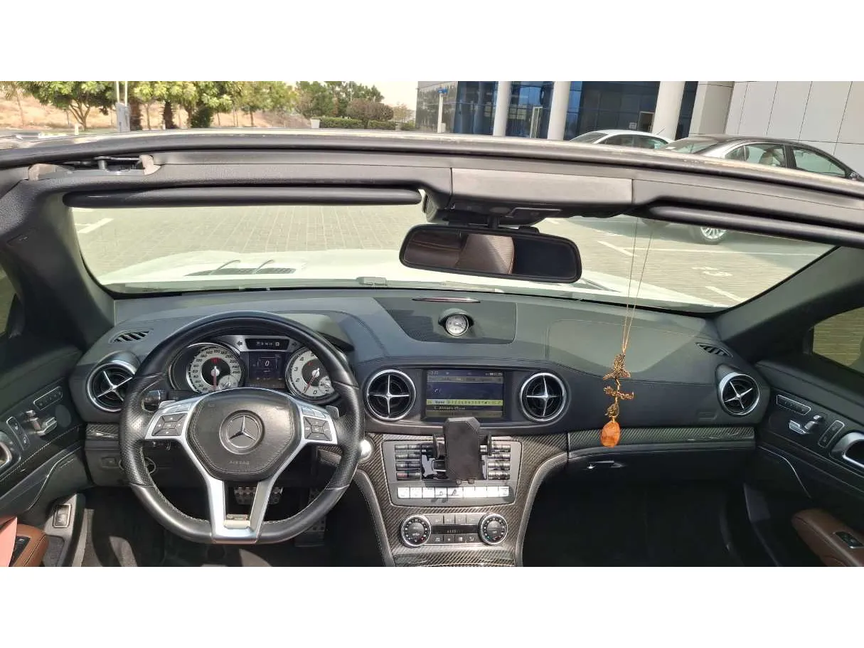 Car image 17