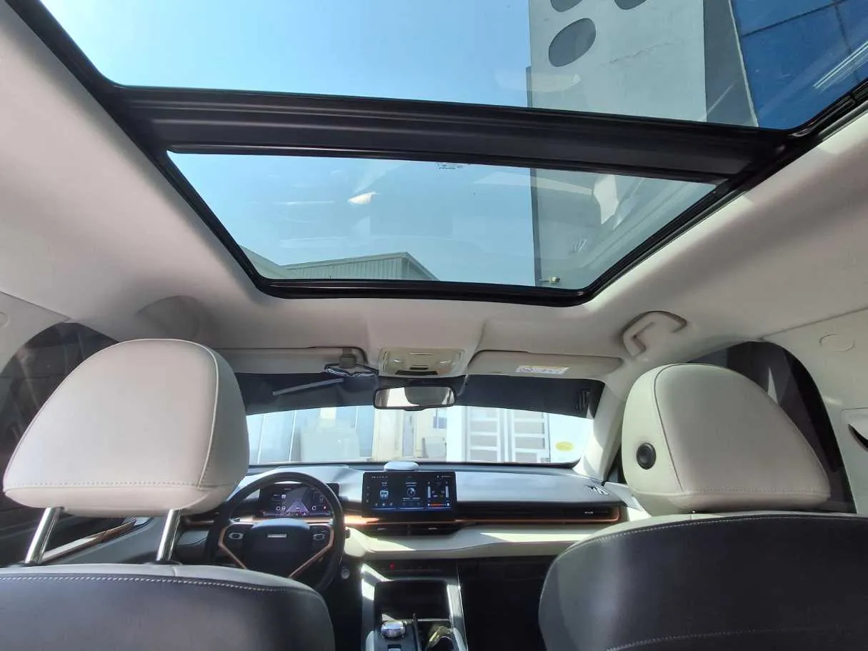 Car image 18