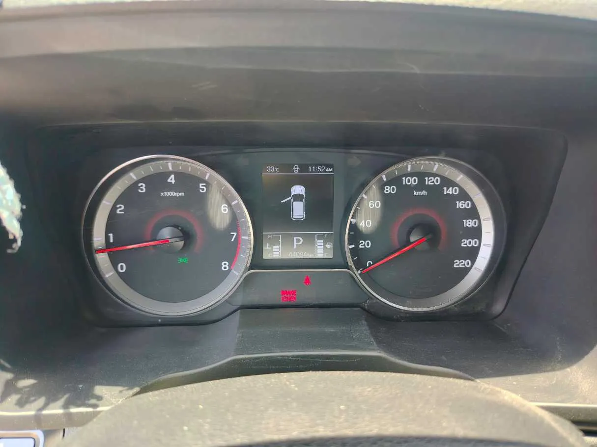 Car image 25