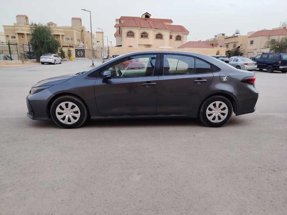Car image 8