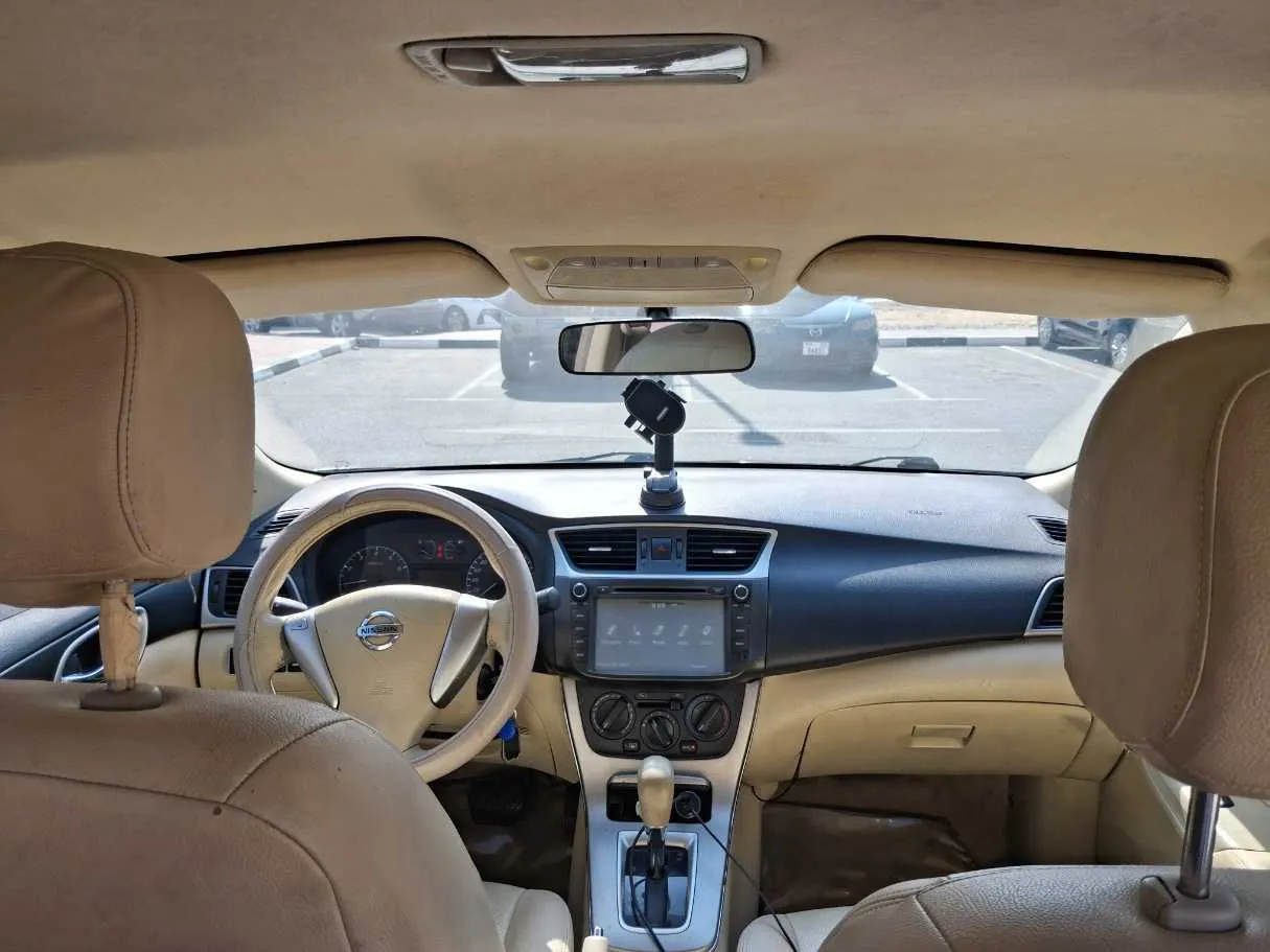 Car image 14