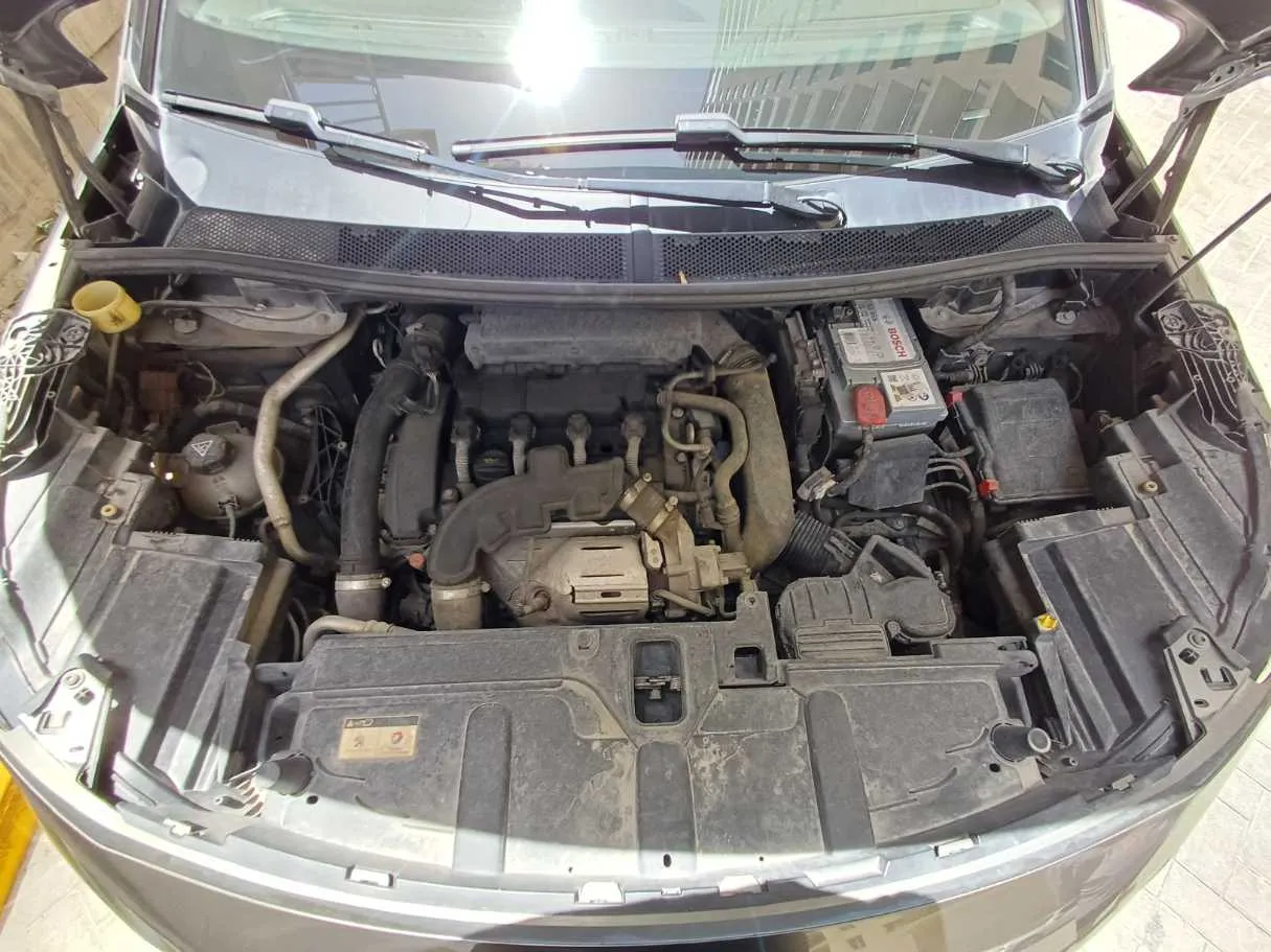 Car image 21