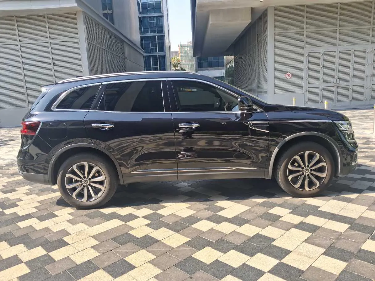 Car image 4